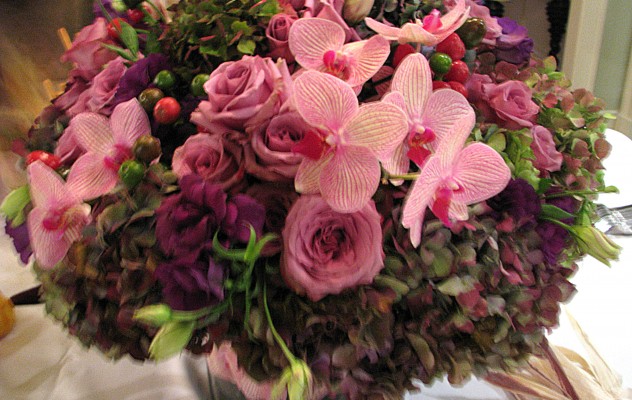 Hydrangeas, roses and lisianthus Hydrangeas, roses and lisianthus
